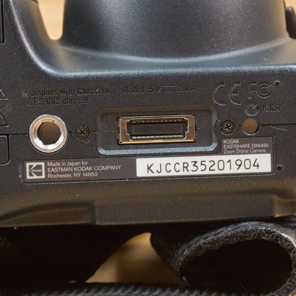 Kodak EasyShare DX6490 4 MP 10x Optical Zoom Digital Camera, with dock station - Picture 7 of 8